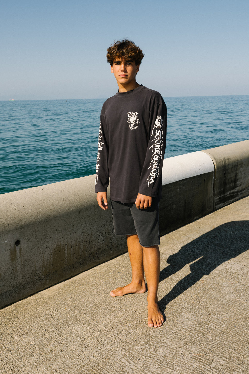 T&C Surf Designs Koï Lightning  L/S Tee-Fatigue Black