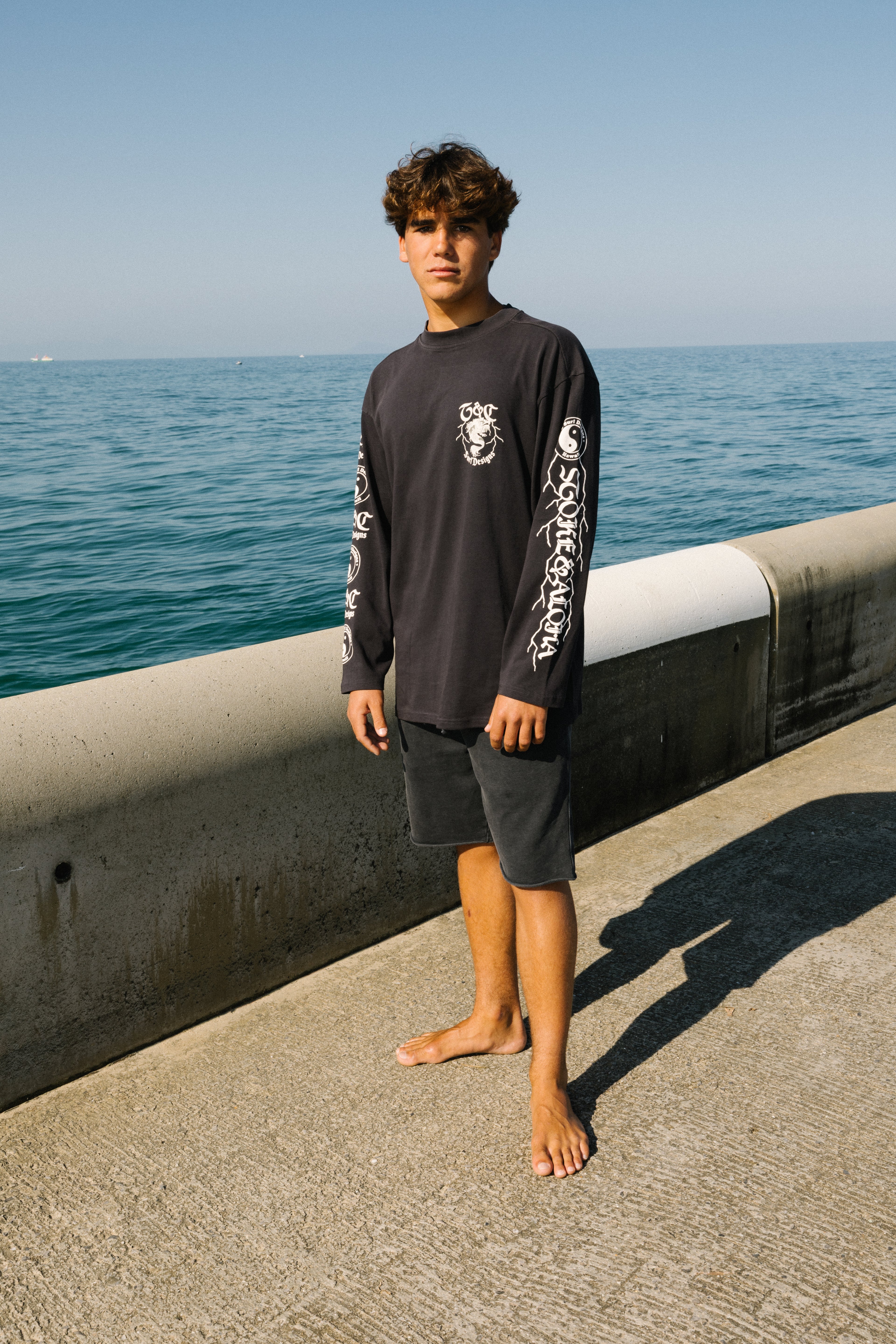 T&C Surf Designs Koï Lightning  L/S Tee-Fatigue Black